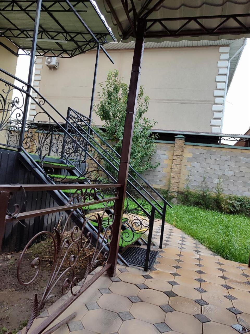 Amanat Guest House บิชเคก ภายนอก รูปภาพ