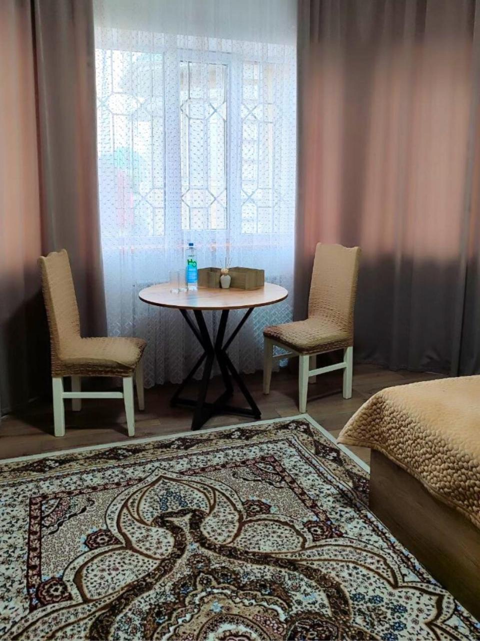 Amanat Guest House บิชเคก ภายนอก รูปภาพ